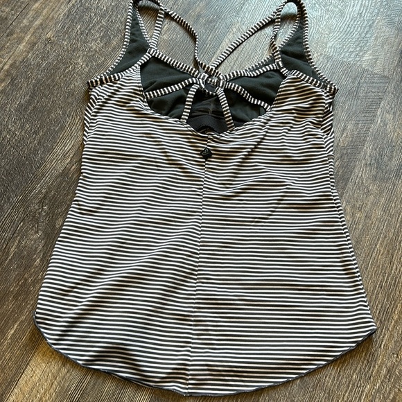 Set of 3. 1 Fabletics pants small and 2 Prana shirts size S and sp workout gear - Picture 5 of 13